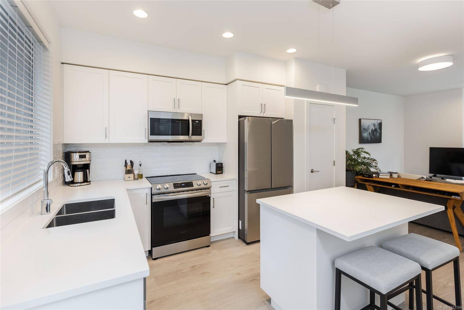 Duncan, BC V9L 1X3,545 Jubilee St #1