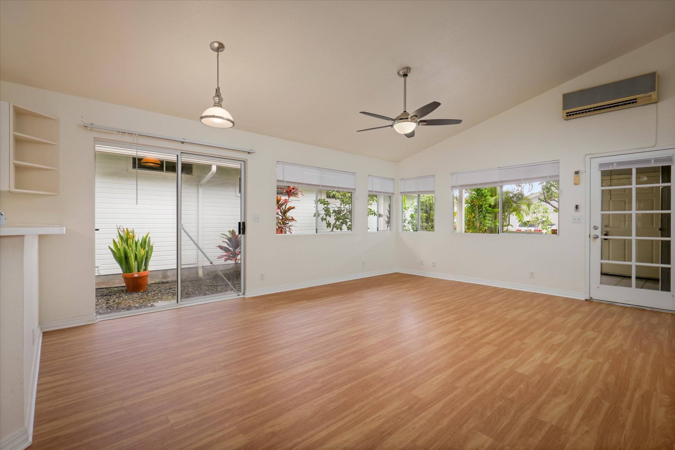 Kailua-kona, HI 96740,75-234 NANI KAILUA DR #77