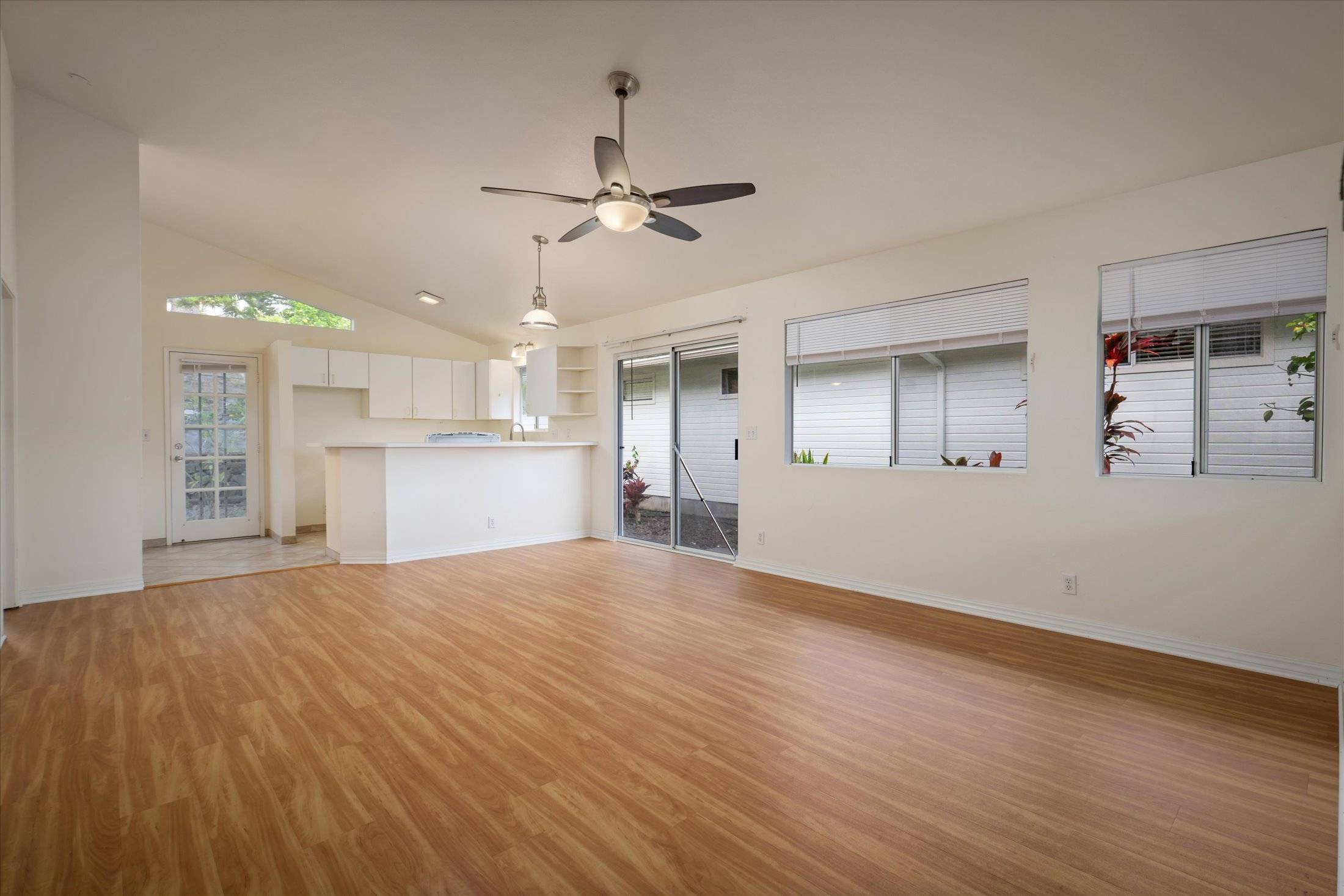 Kailua-kona, HI 96740,75-234 NANI KAILUA DR #77