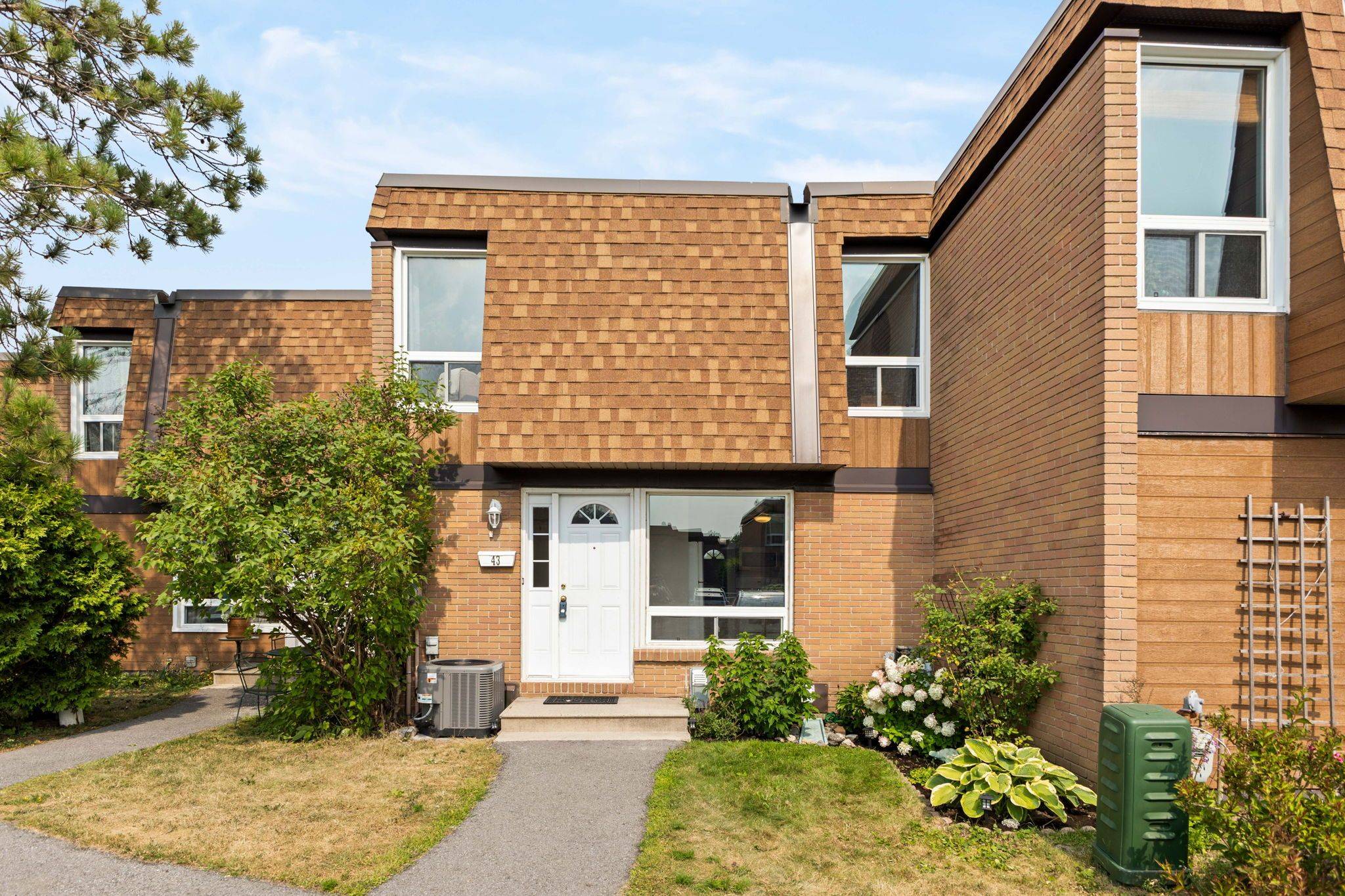 Hunt Club - Windsor Park Village And Area, ON K1V 8T3,3555 Downpatrick RD #43