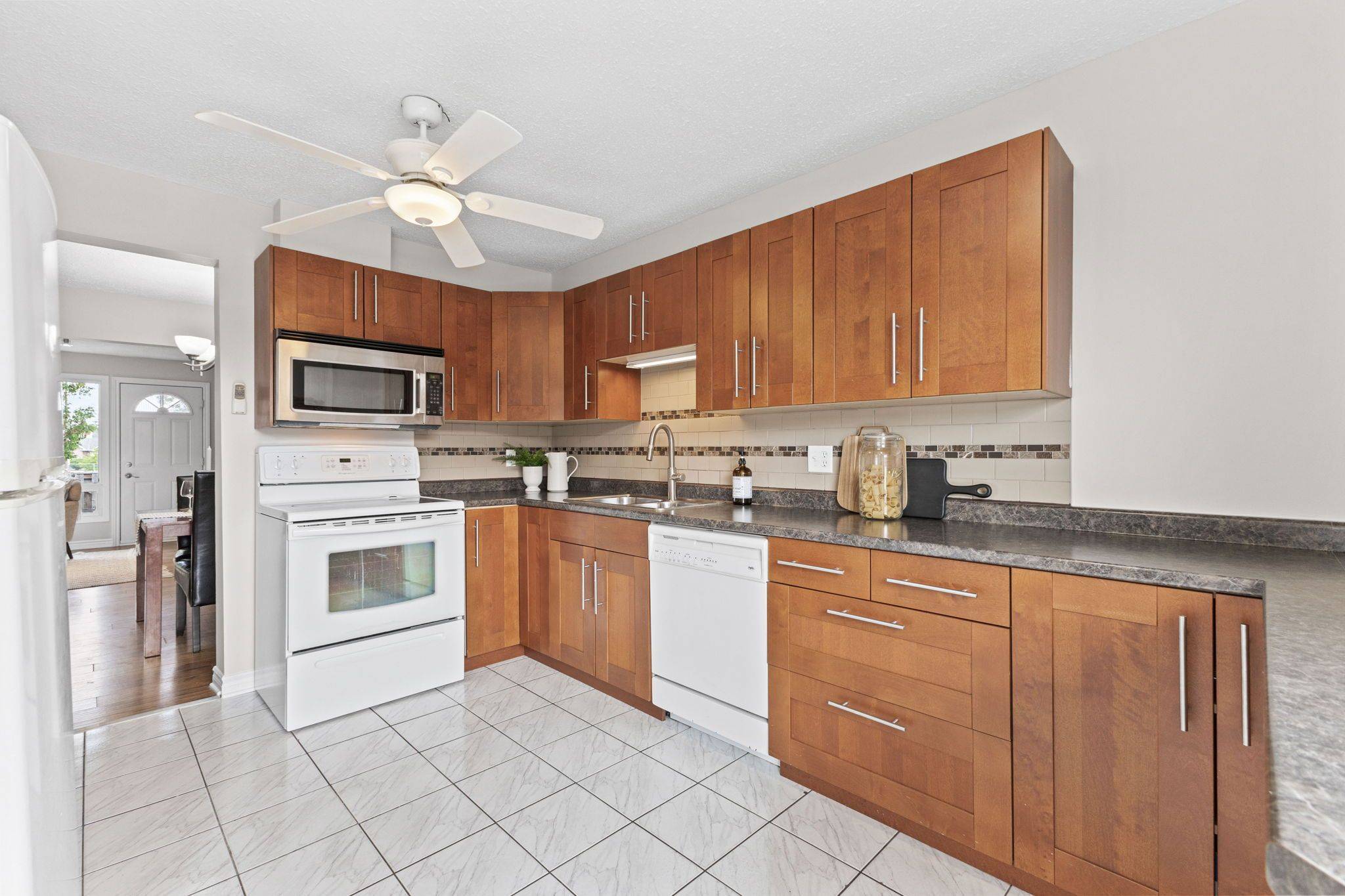 Hunt Club - Windsor Park Village And Area, ON K1V 8T3,3555 Downpatrick RD #43