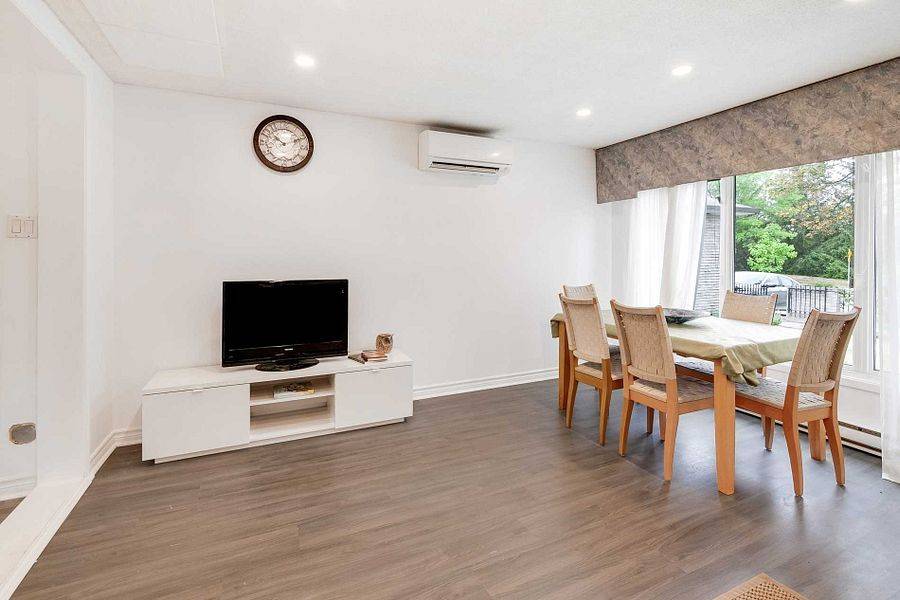 Toronto C07, ON M2R 3K2,143 Torresdale AVE