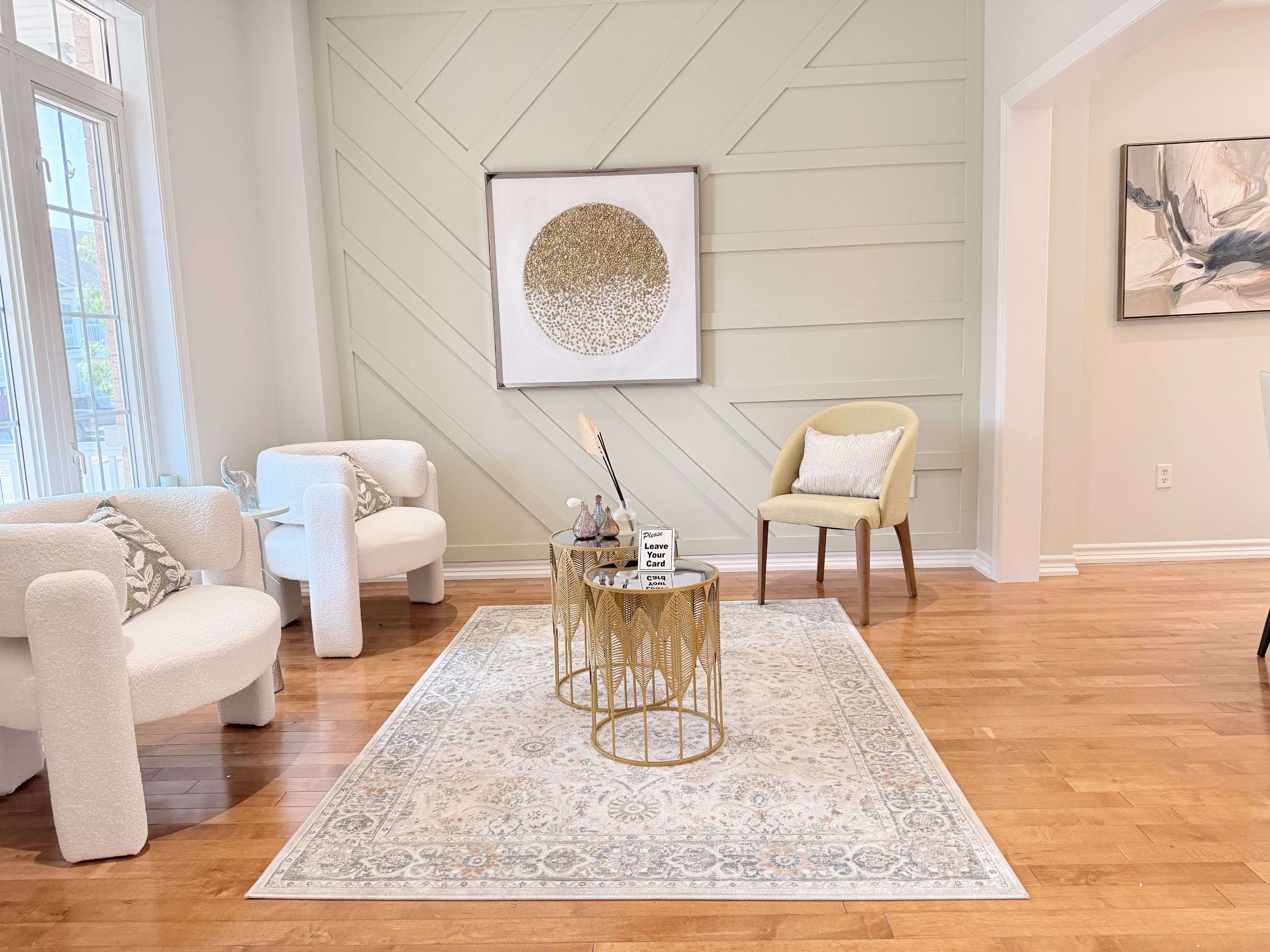 Barrie, ON L4M 7H6,18 The Queensway N/A