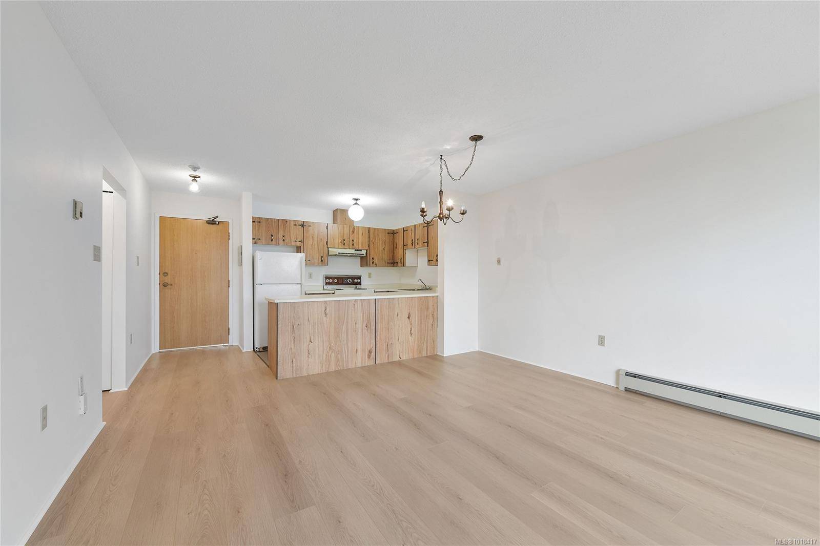 Victoria, BC V8R 6R6,1745 Leighton Rd #611