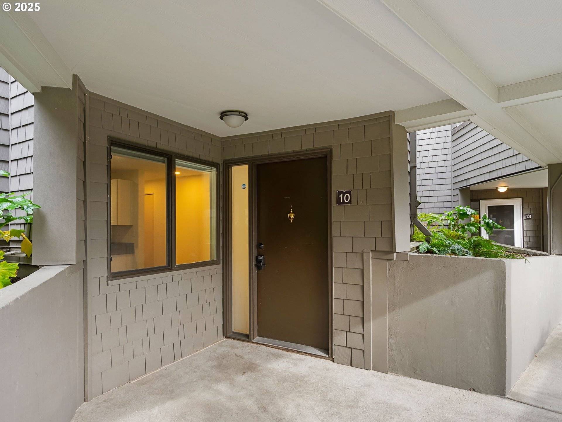 Portland, OR 97239,5630 S RIVERSIDE LN #10