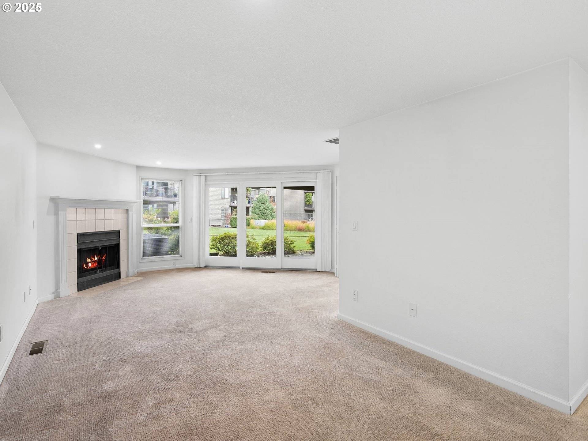 Portland, OR 97239,5630 S RIVERSIDE LN #10