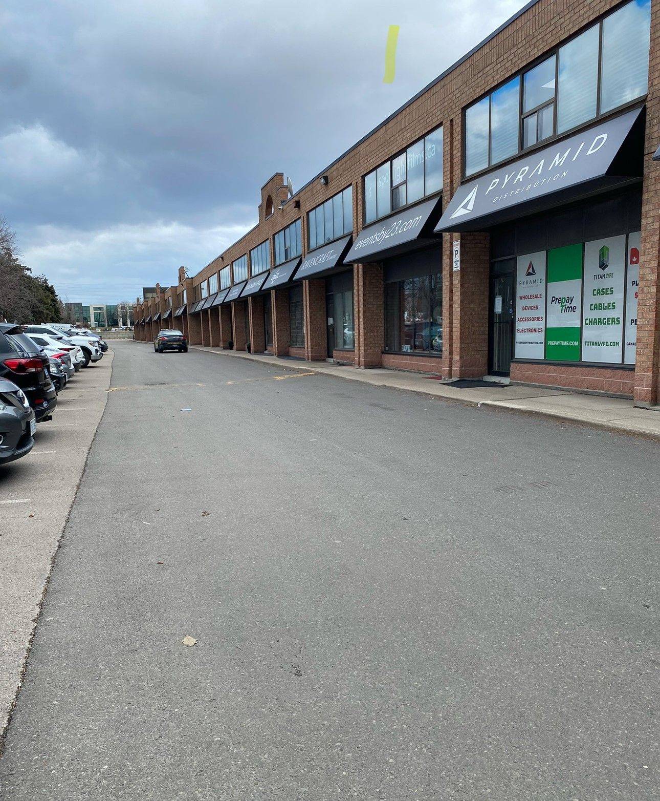 Vaughan, ON L4K 3T8,665 Millway AVE #34A