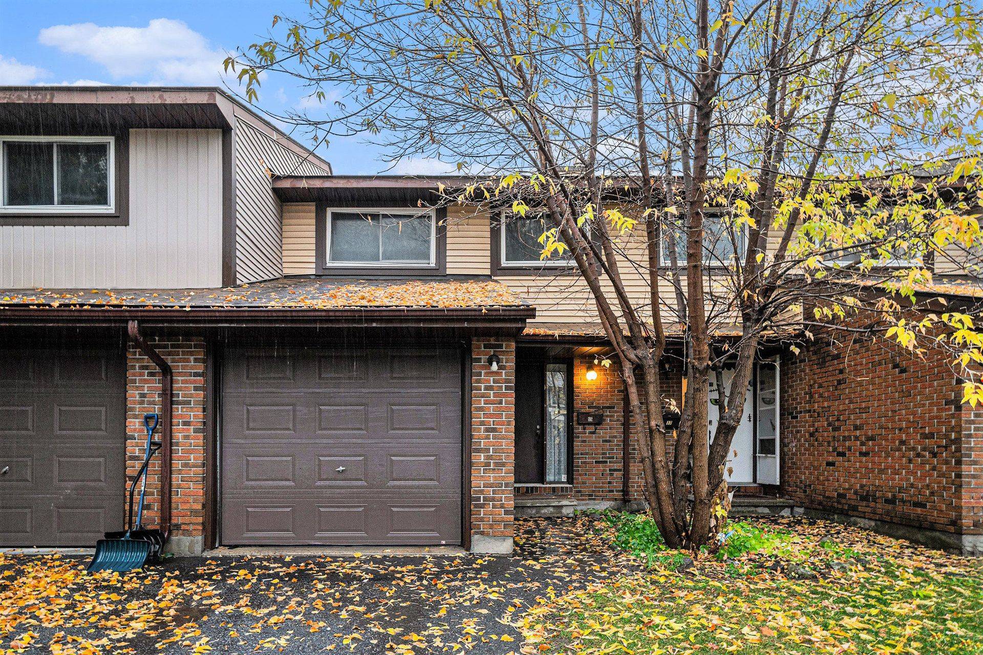 Kanata, ON K2L 2Y3,15 Baneberry CRES #90