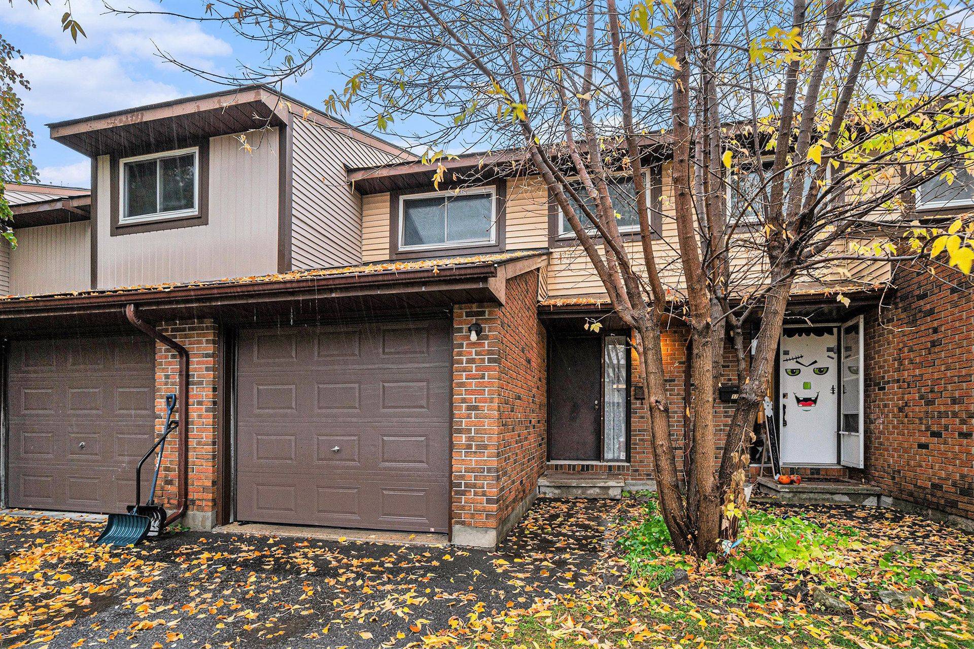 Kanata, ON K2L 2Y3,15 Baneberry CRES #90