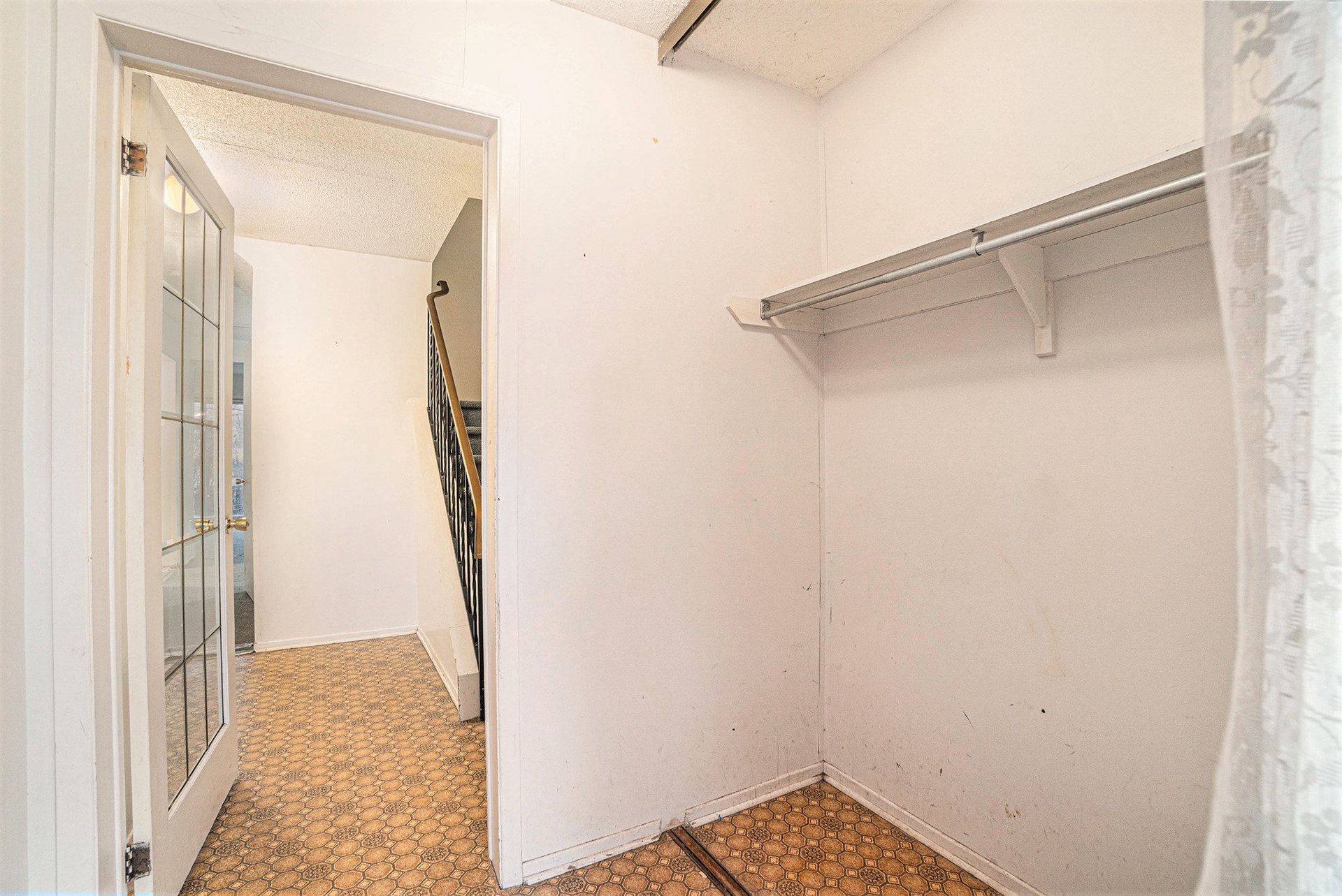 Kanata, ON K2L 2Y3,15 Baneberry CRES #90