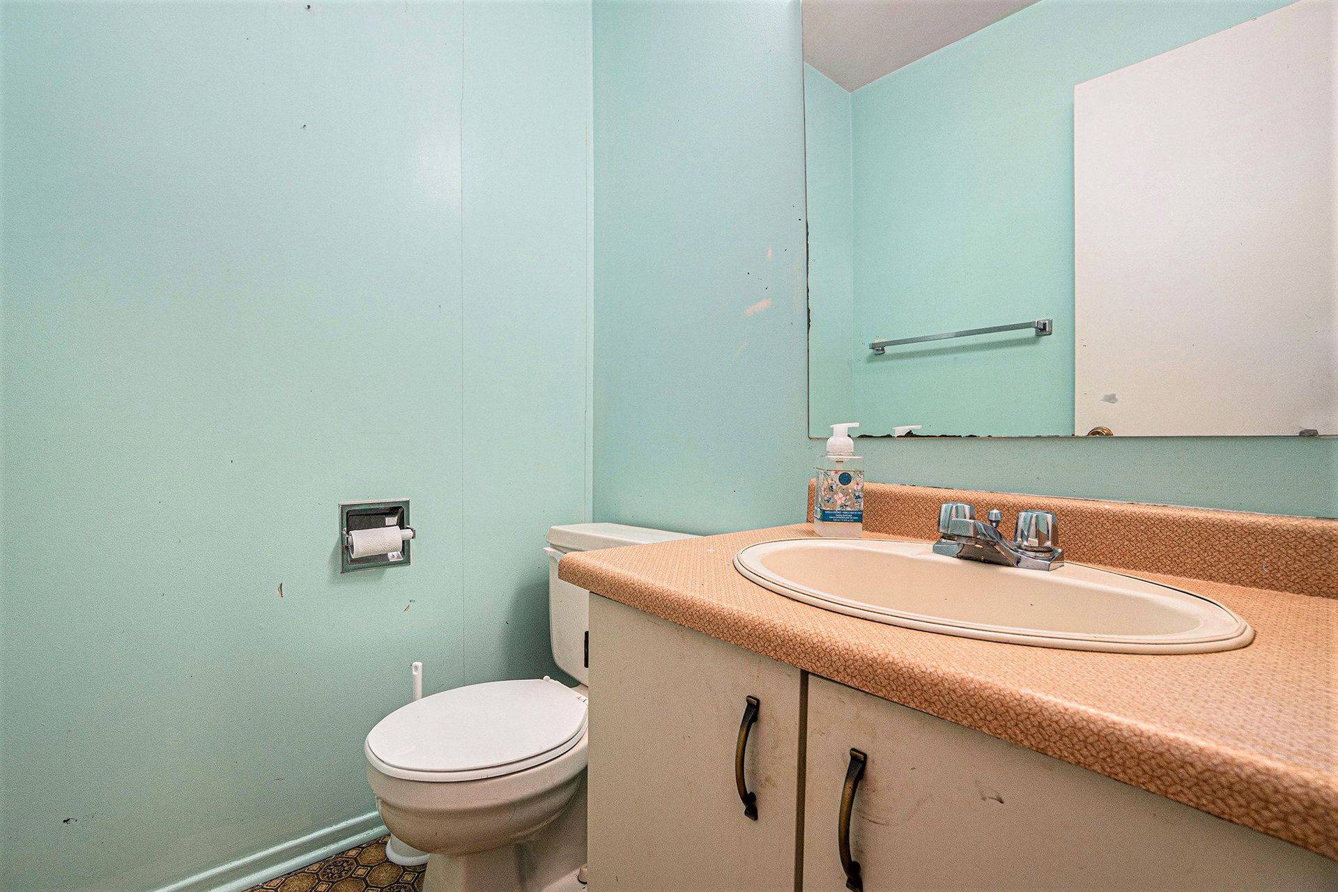 Kanata, ON K2L 2Y3,15 Baneberry CRES #90