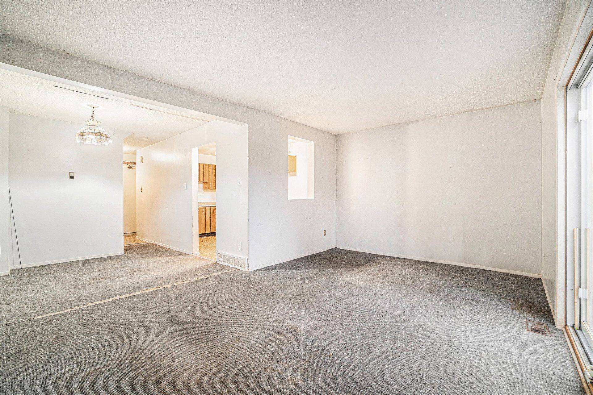 Kanata, ON K2L 2Y3,15 Baneberry CRES #90