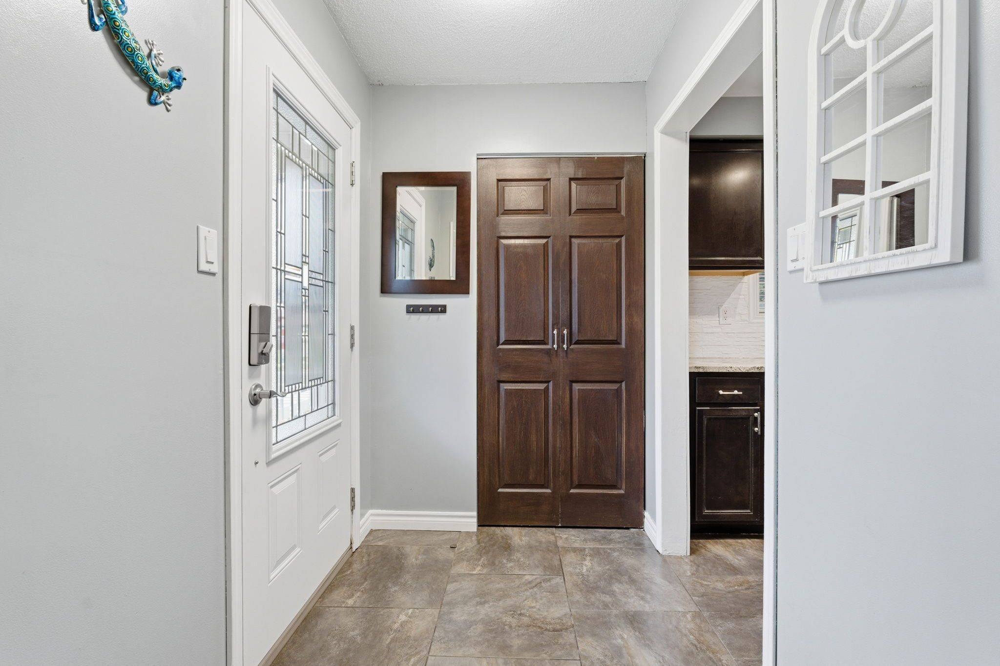 Hamilton, ON L8V 4V1,374 EAST 24TH ST