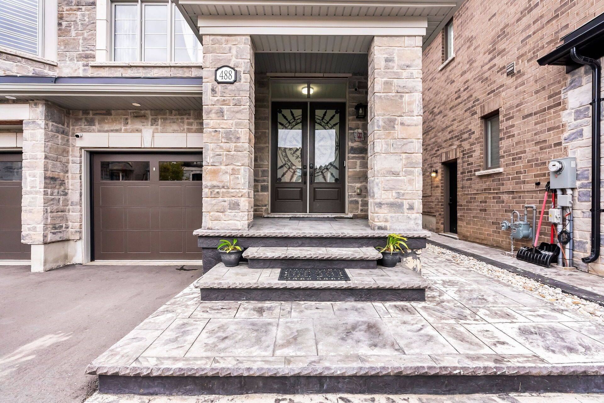 Milton, ON L9E 1L4,488 Parent PL