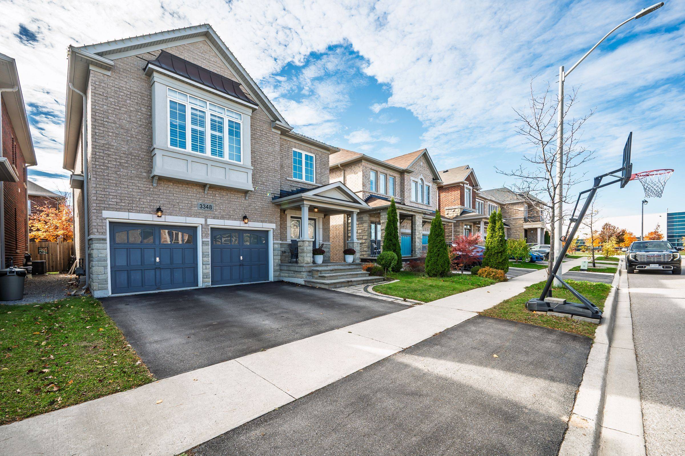 Burlington, ON L7M 0L3,3348 Pottery DR