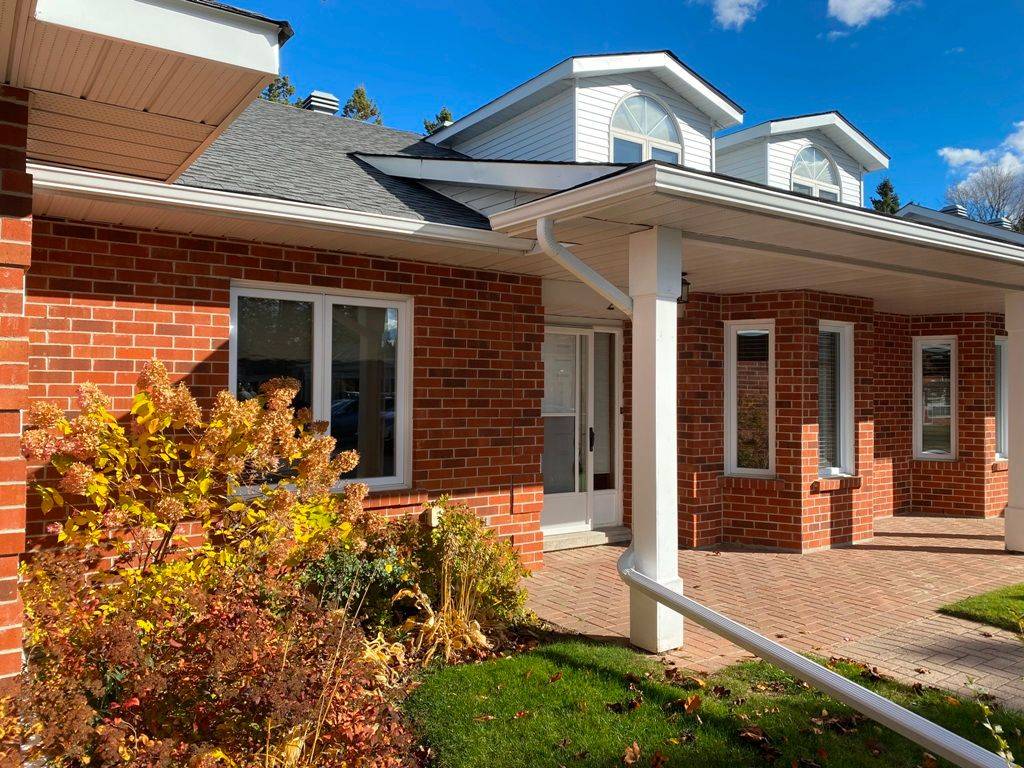 Kawartha Lakes, ON K9V 5Y6,5 Heritage WAY #2