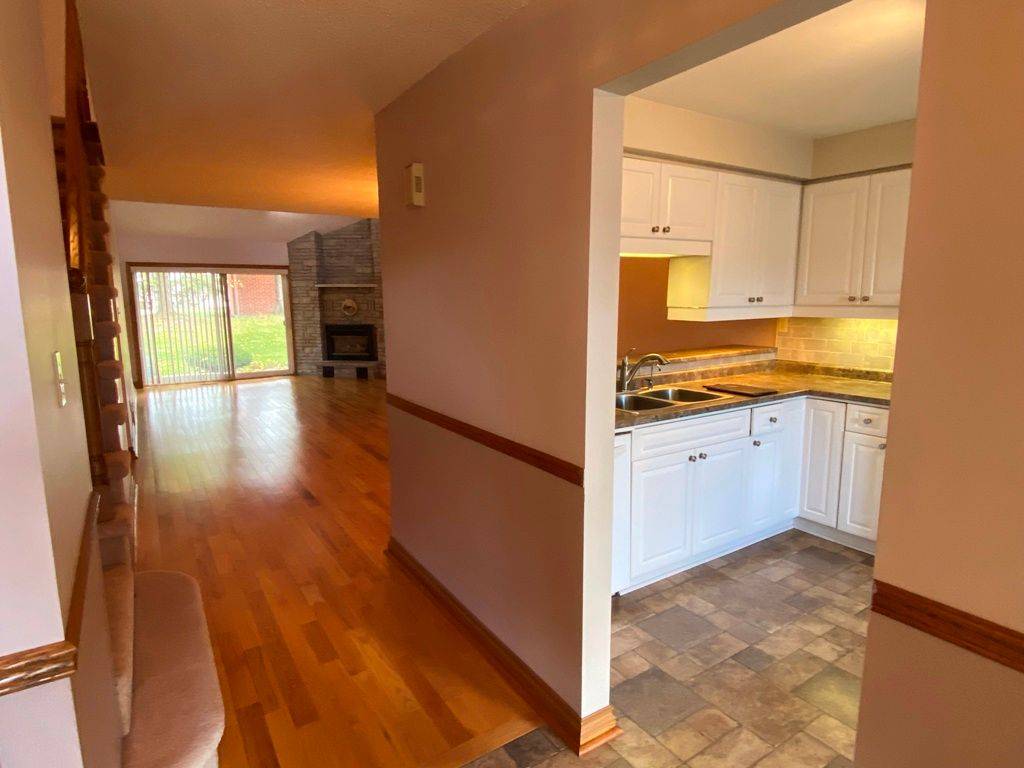 Kawartha Lakes, ON K9V 5Y6,5 Heritage WAY #2