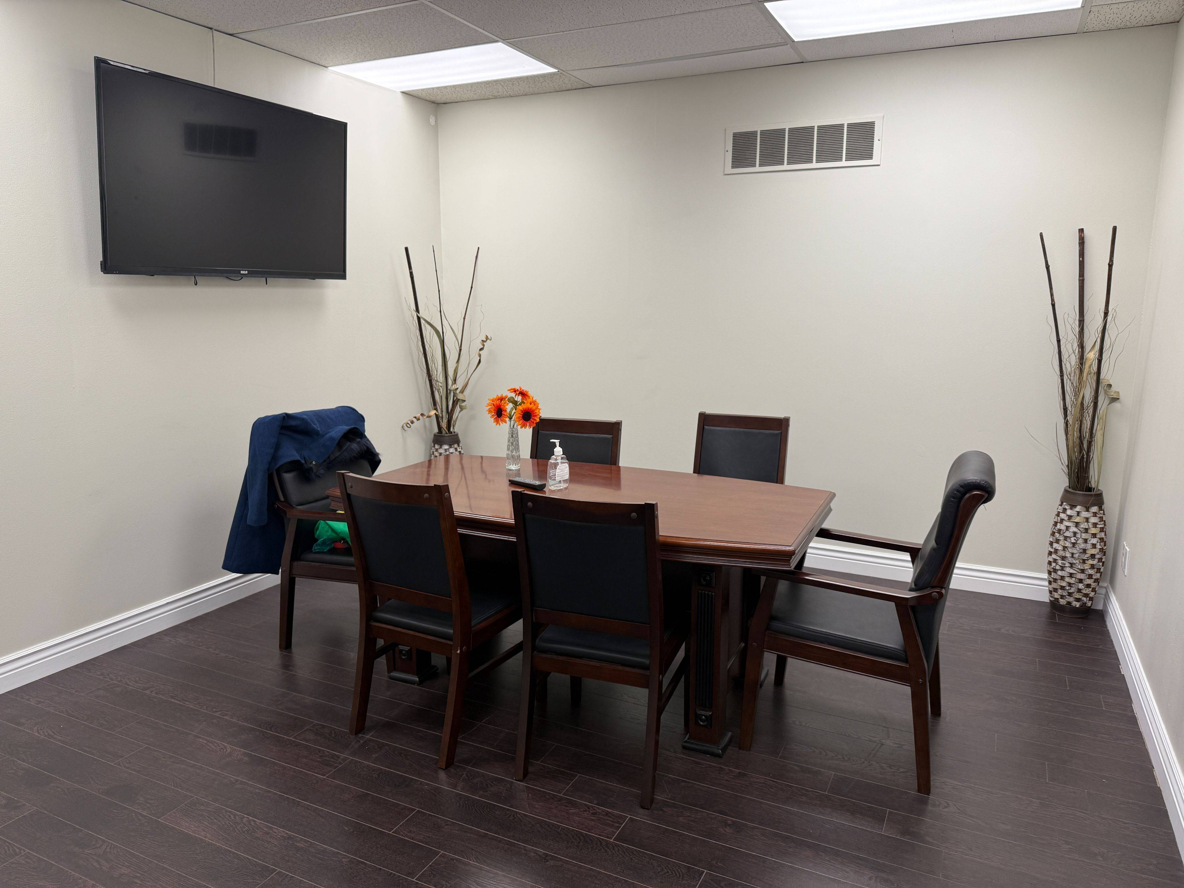 Toronto W05, ON M3N 1W8,125 Norfinch DR #207