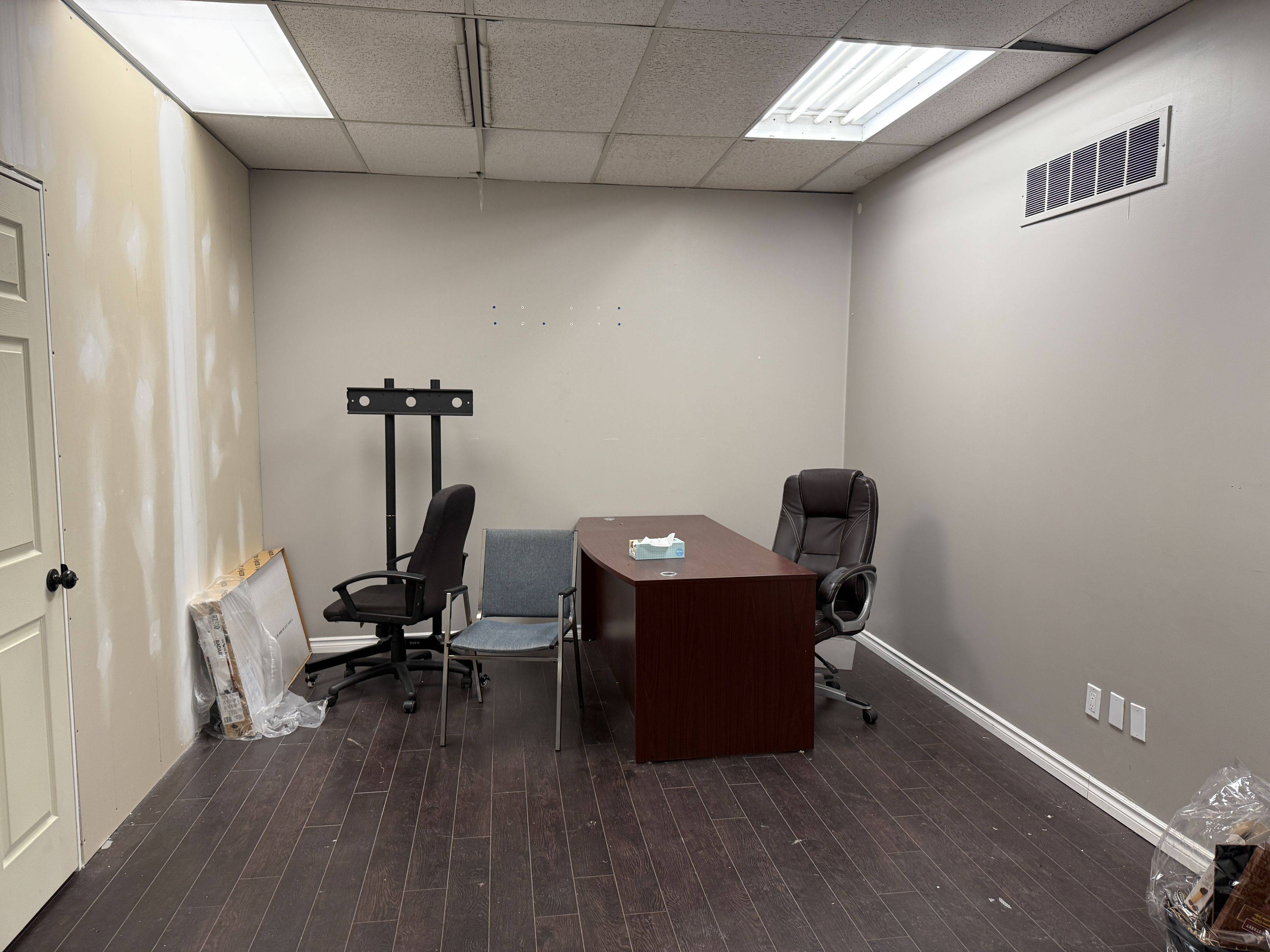 Toronto W05, ON M3N 1W8,125 Norfinch DR #207