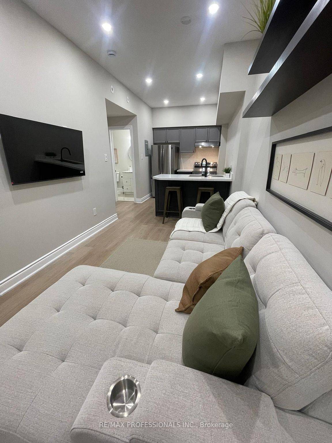 Mississauga, ON L5B 4K3,601 Shoreline DR #133