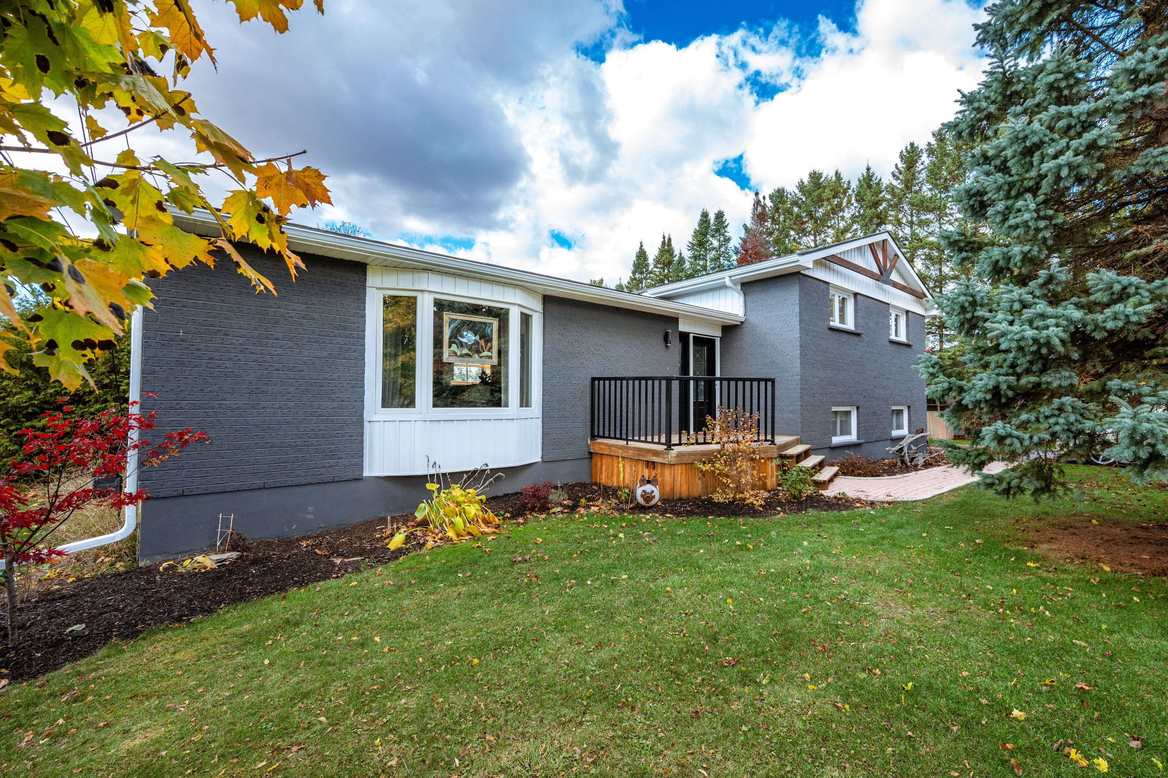 Kingston, ON K7L 4V4,1415 Mildred ST