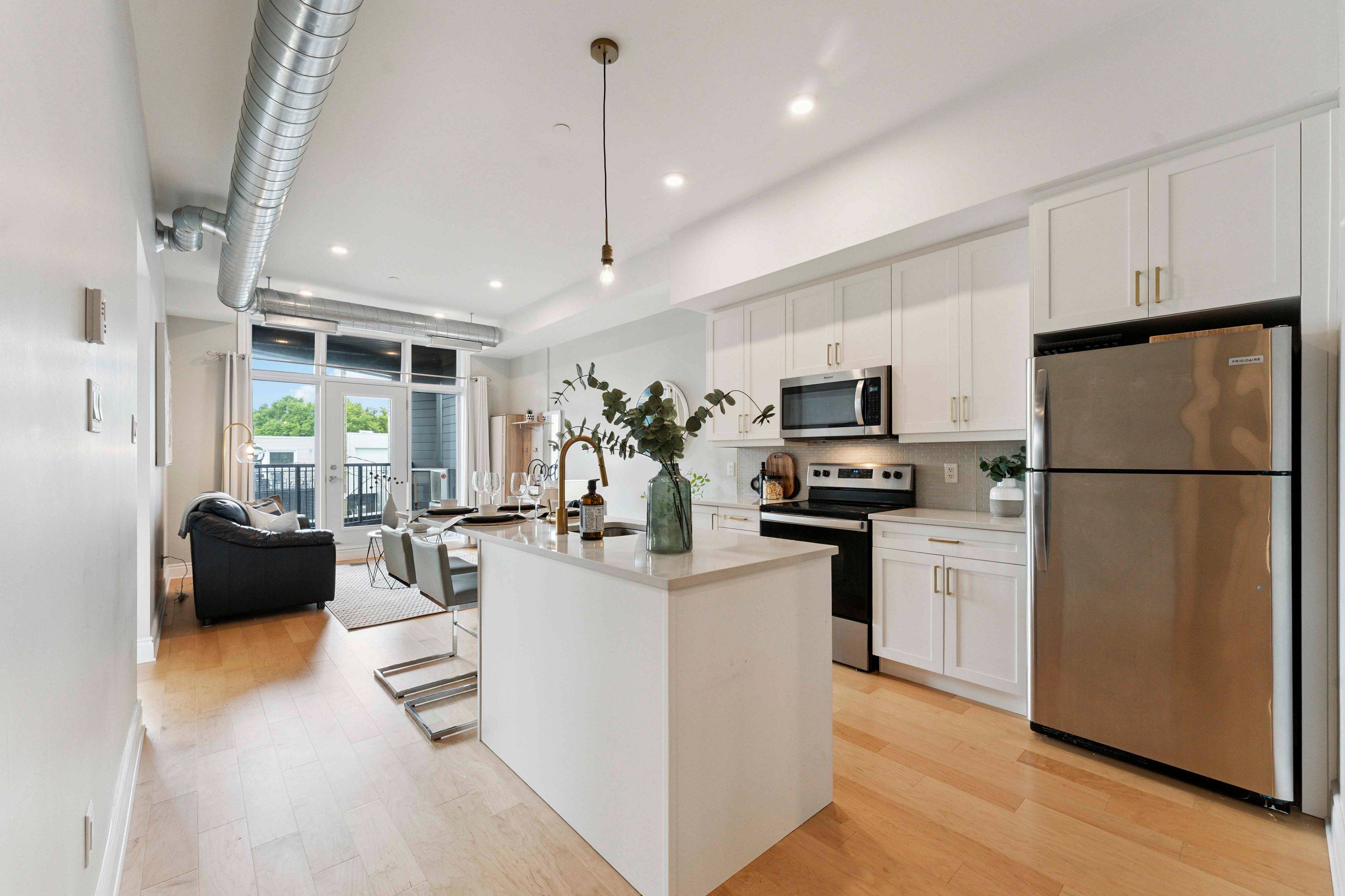 West Centre Town, ON K1Y 1T7,101 Pinhey ST #302