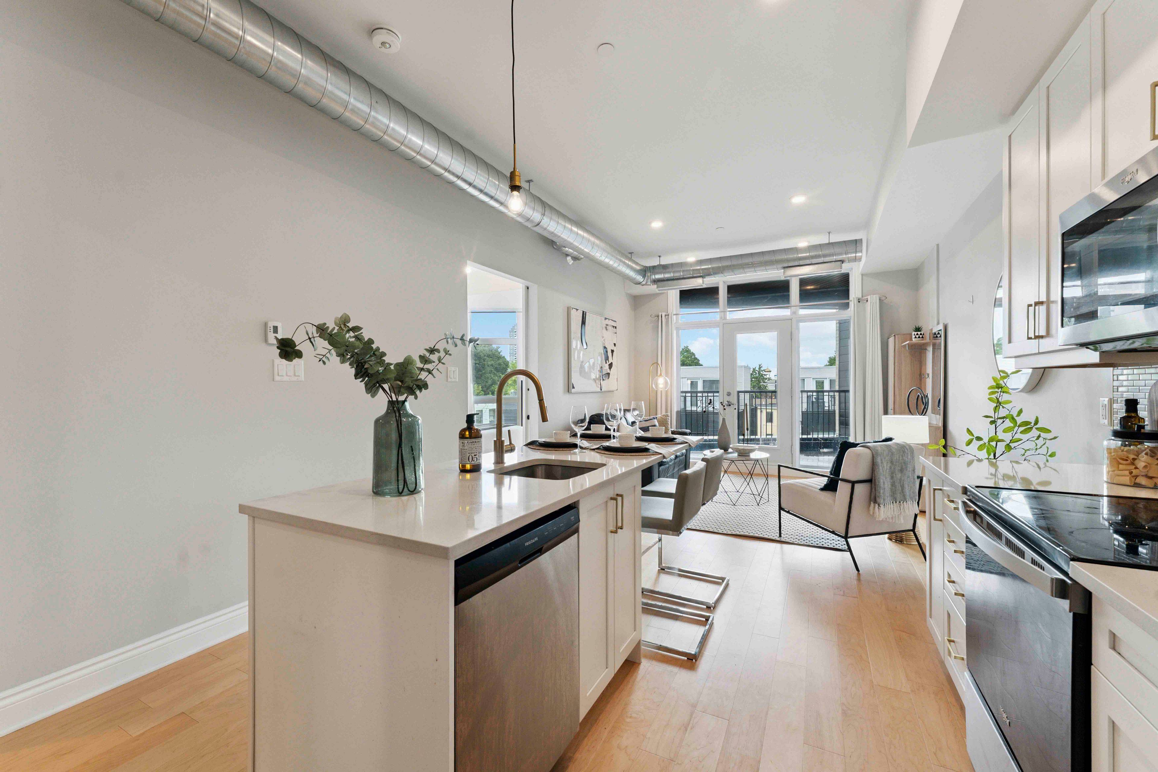 West Centre Town, ON K1Y 1T7,101 Pinhey ST #302