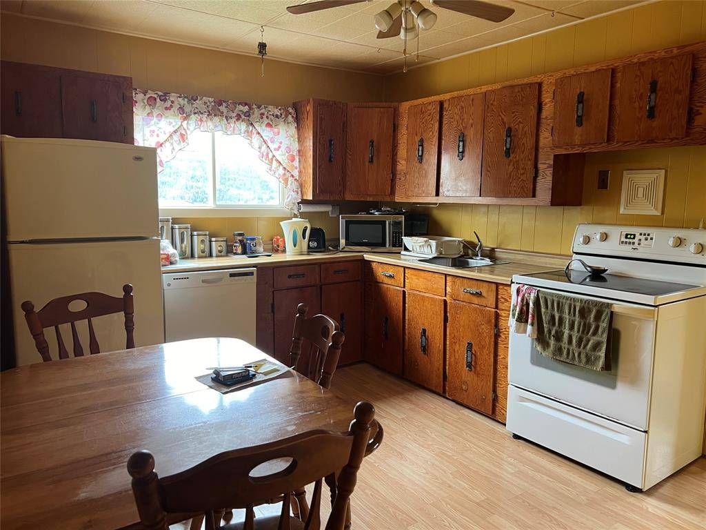 Baie Verte, NL A0K 1B0,27 Center Street