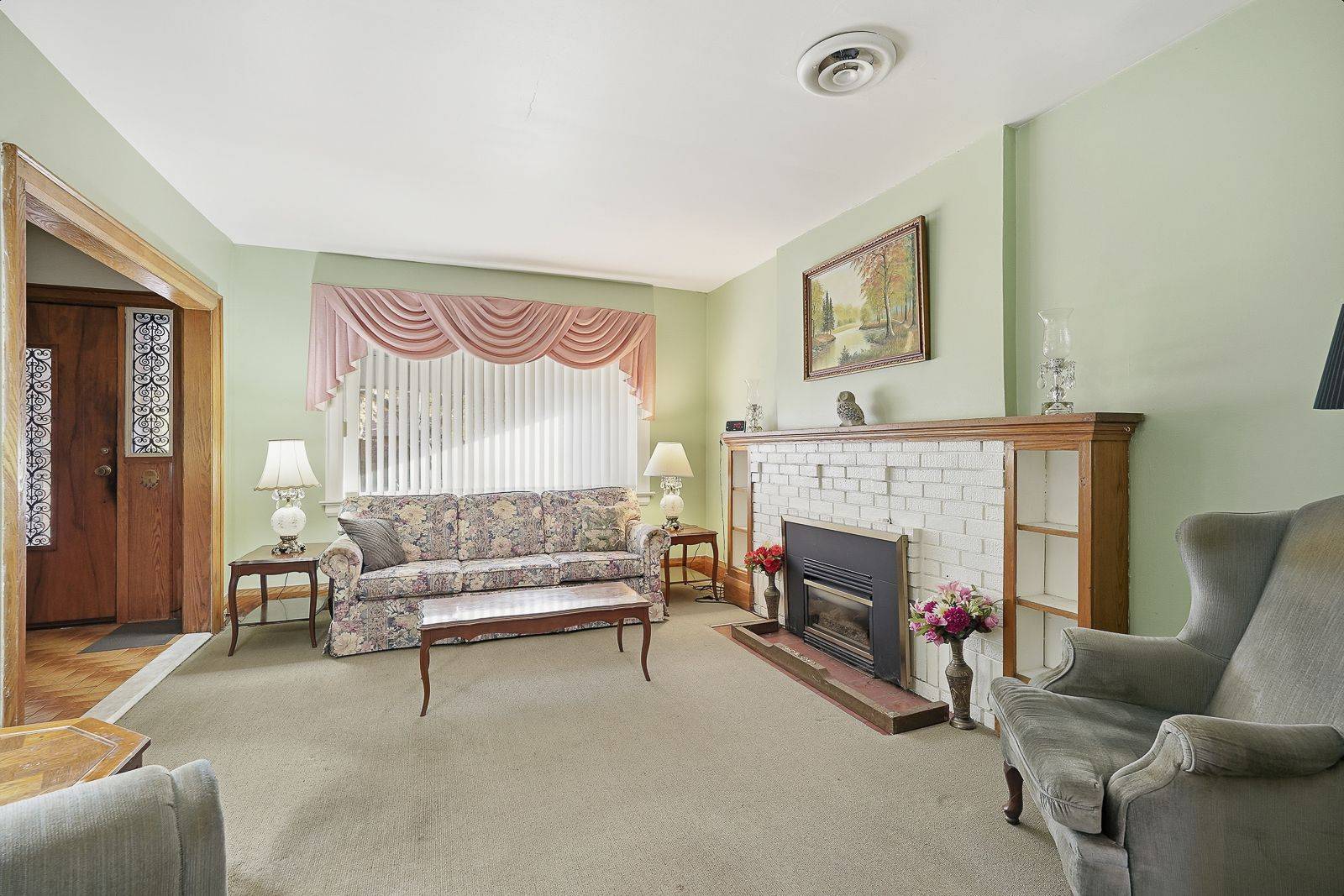 Toronto C04, ON M4R 1J2,296 Briar Hill AVE