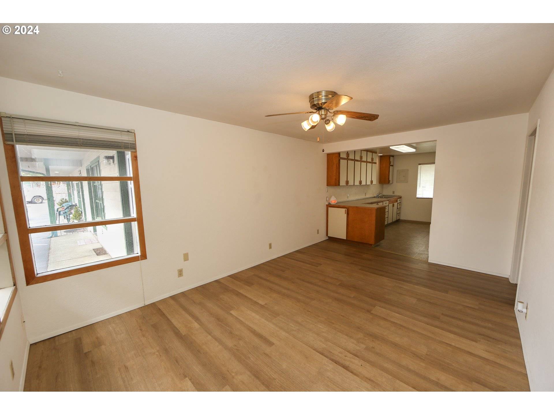 Brookings, OR 97415,542 PACIFIC AVE