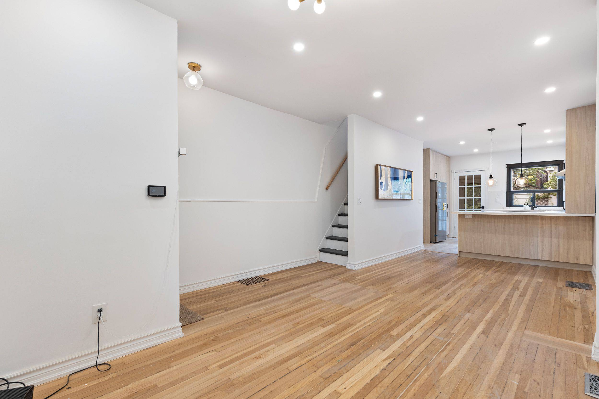 Toronto E02, ON M4C 3N1,92 Bastedo AVE