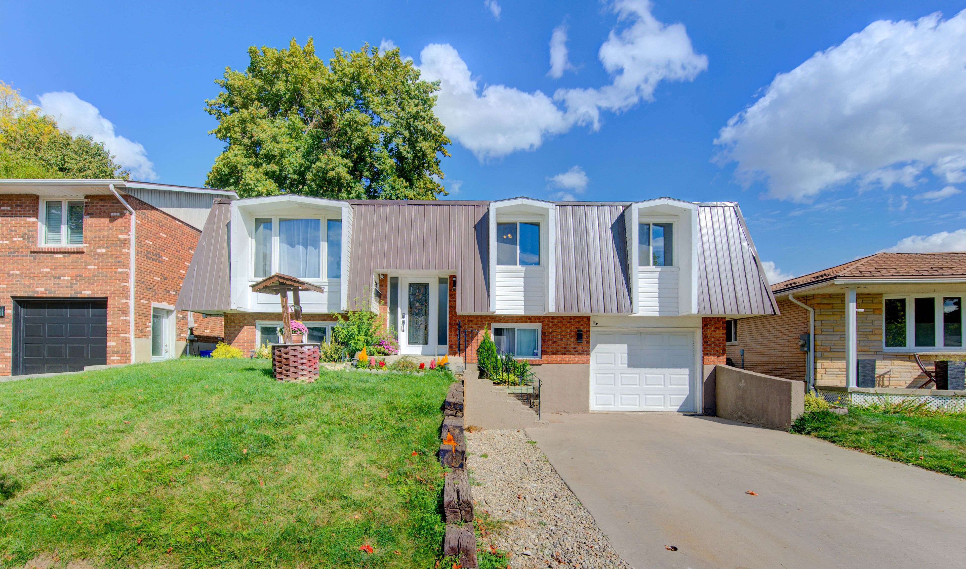 Kitchener, ON N2E 2C2,320 Country Hill DR