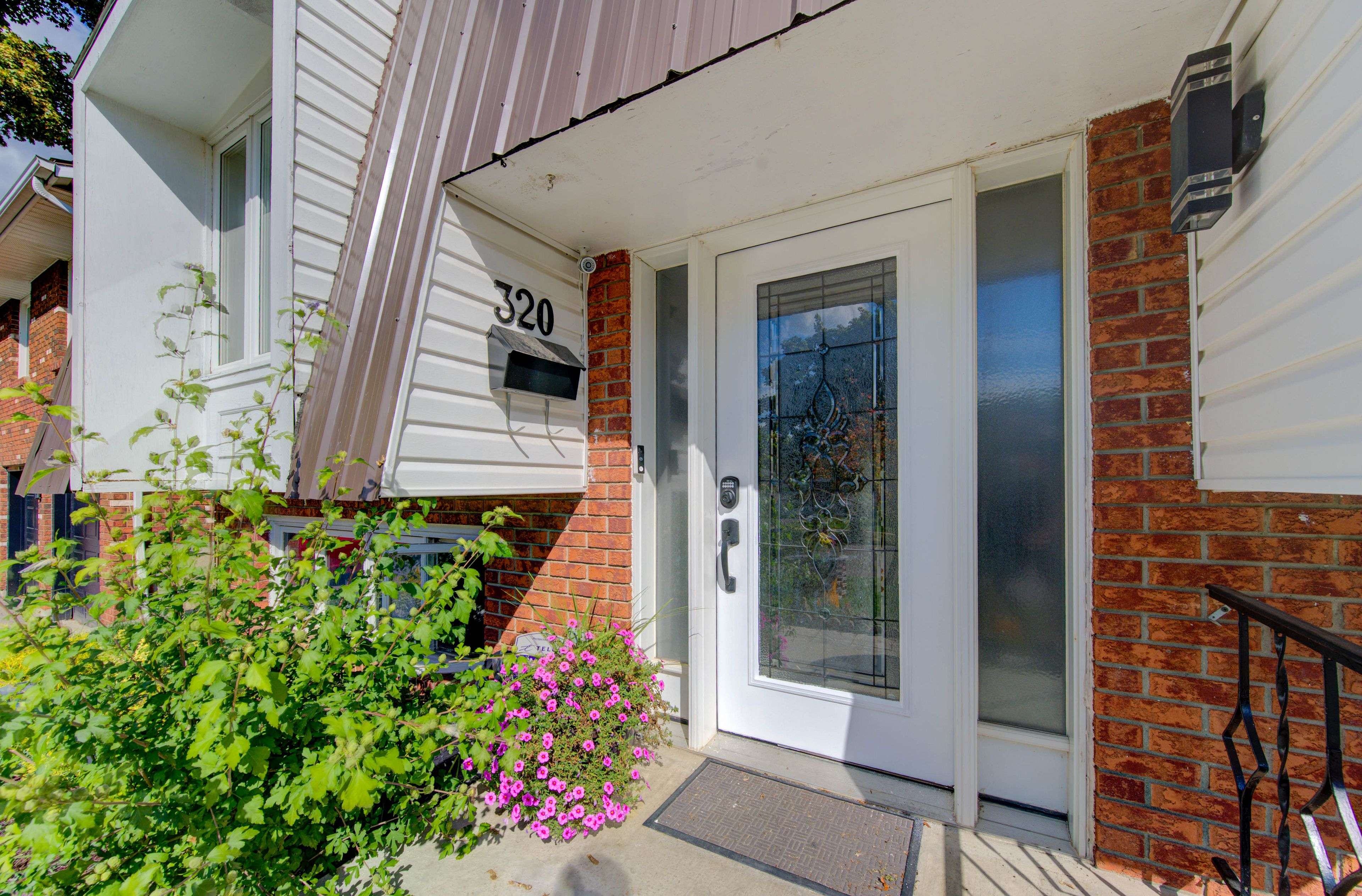 Kitchener, ON N2E 2C2,320 Country Hill DR