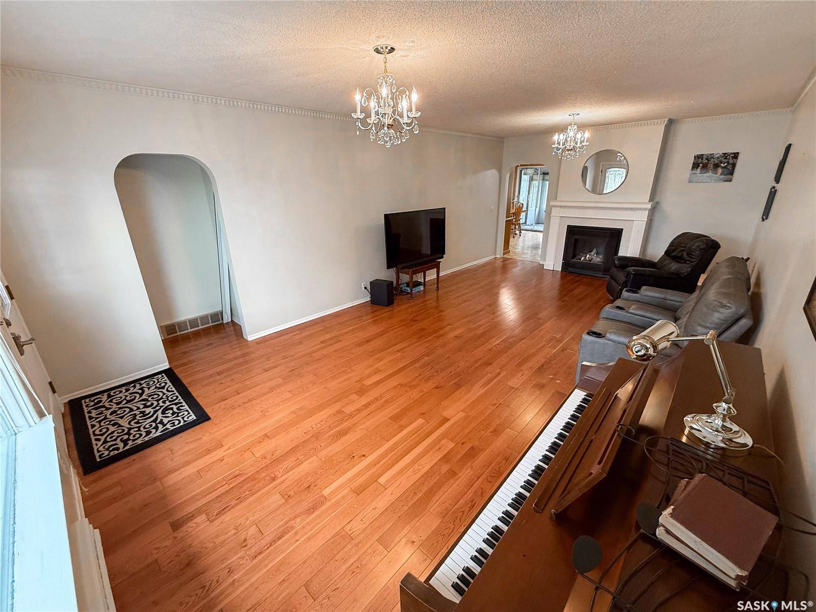 Ponteix, SK S0N 1Z0,220 1st STREET W