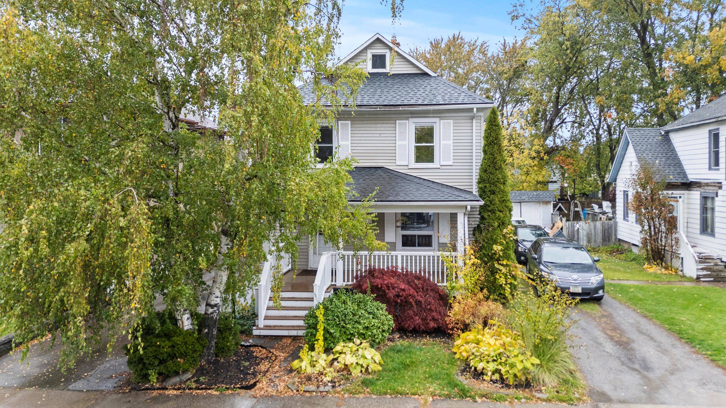 Welland, ON L3C 4J2,16 Locust ST