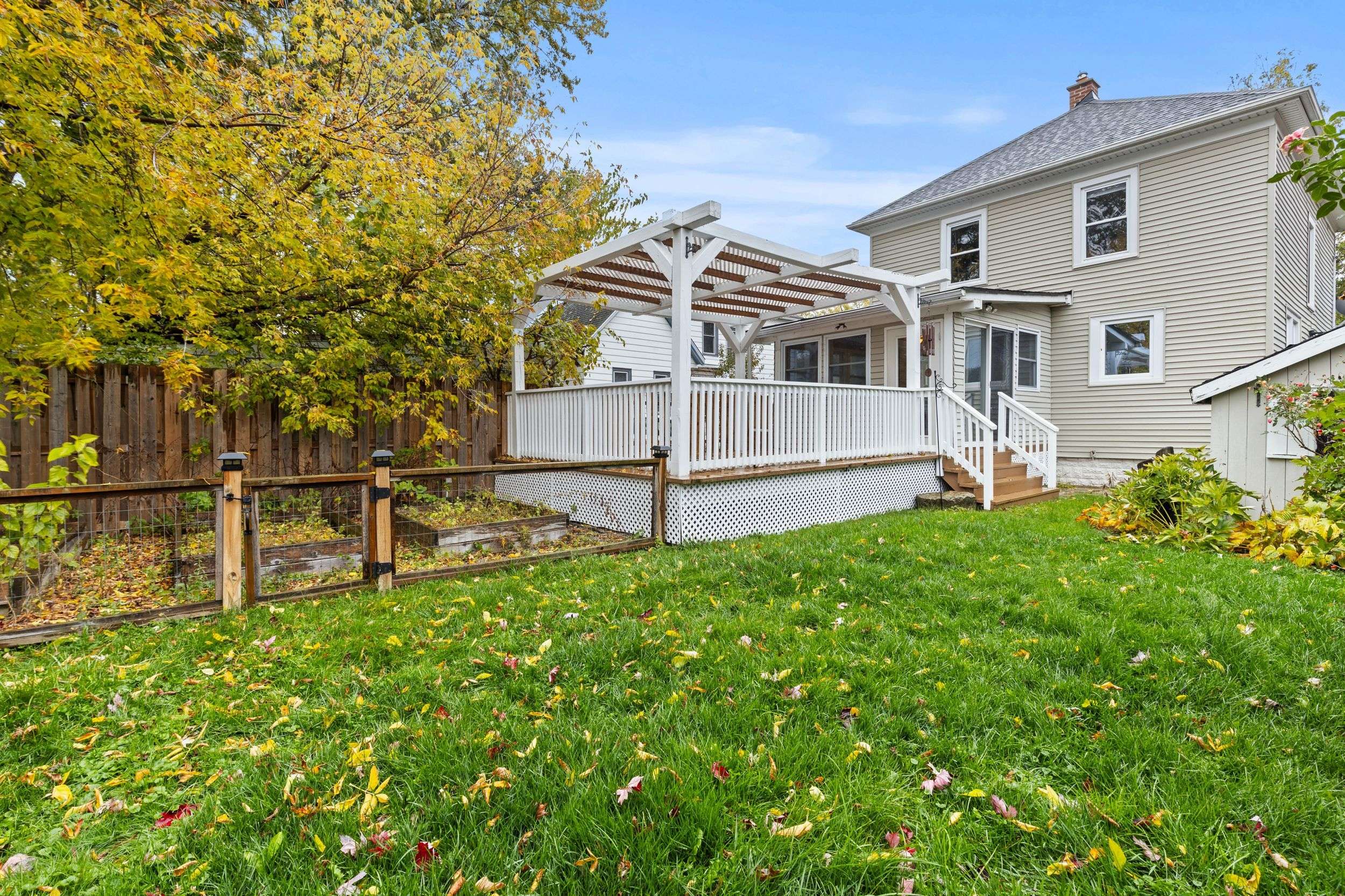 Welland, ON L3C 4J2,16 Locust ST