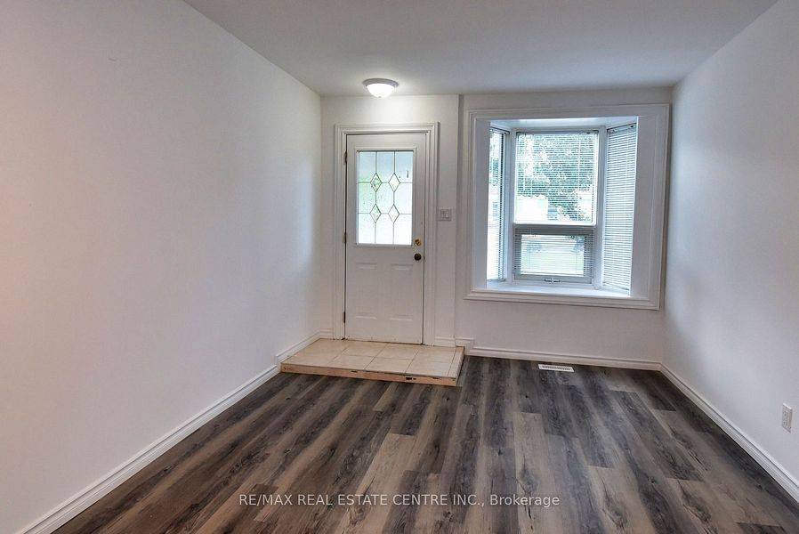 Hamilton, ON L8K 2L8,14 Graham AVE S