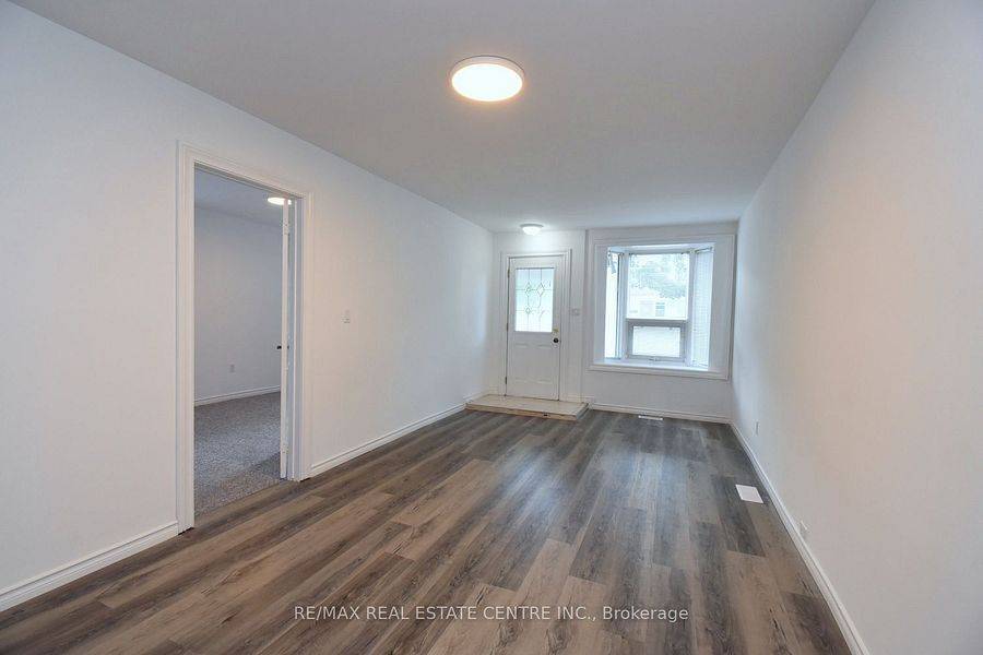 Hamilton, ON L8K 2L8,14 Graham AVE S