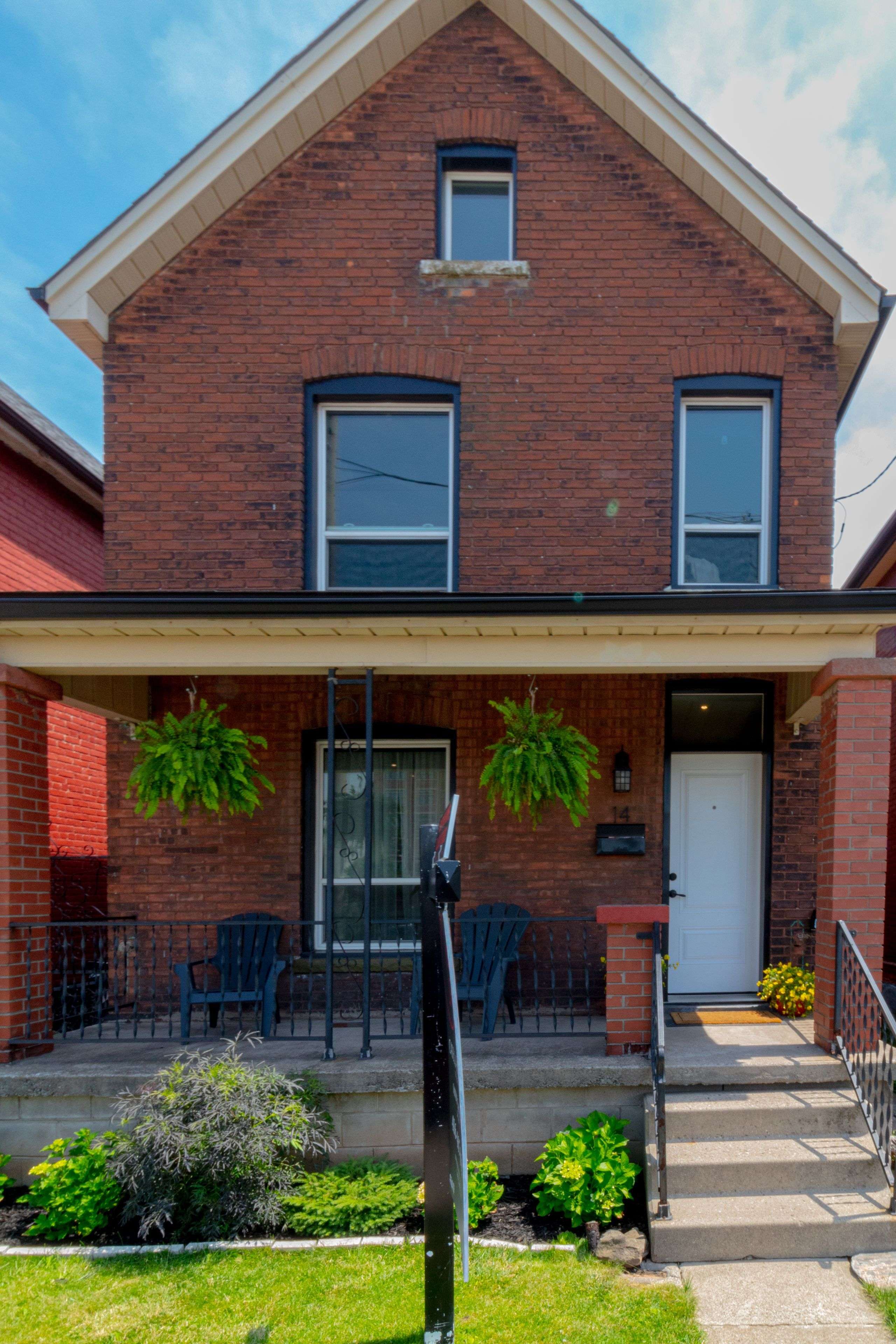 Hamilton, ON L8L 6E6,14 Milton AVE