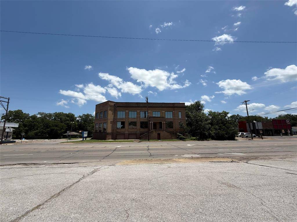 Denison, TX 75020,1100 S Austin Avenue