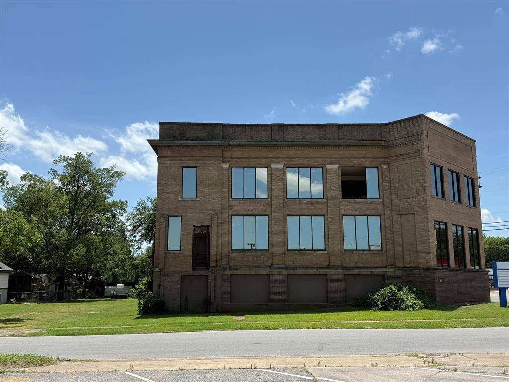 Denison, TX 75020,1100 S Austin Avenue