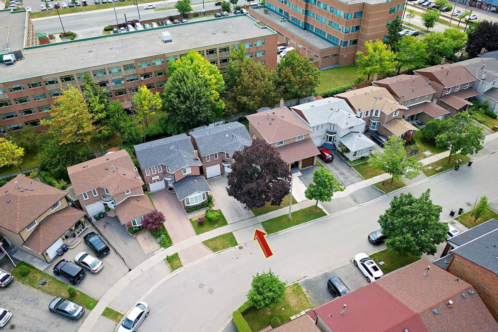 Toronto W10, ON M9V 4M5,17 Brownridge CRES