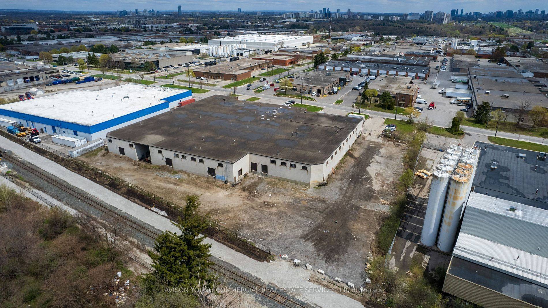 Toronto W05, ON M3J 2J4,400 Flint RD