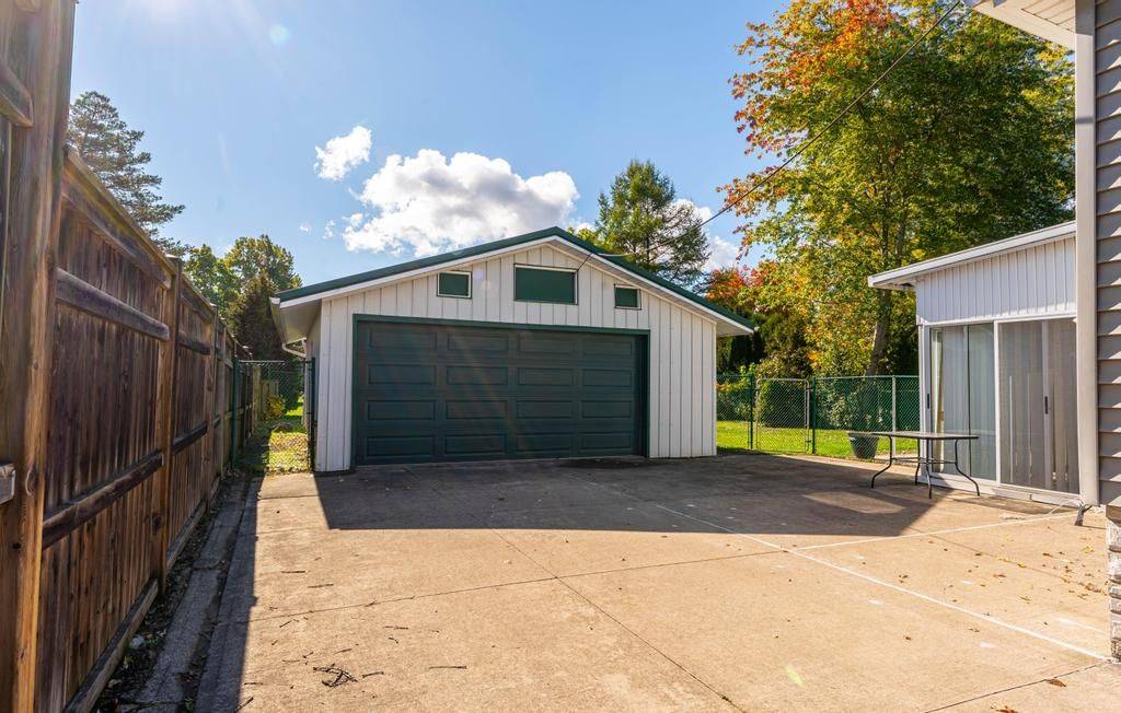 Welland, ON L3C 3N2,24 Hilda ST