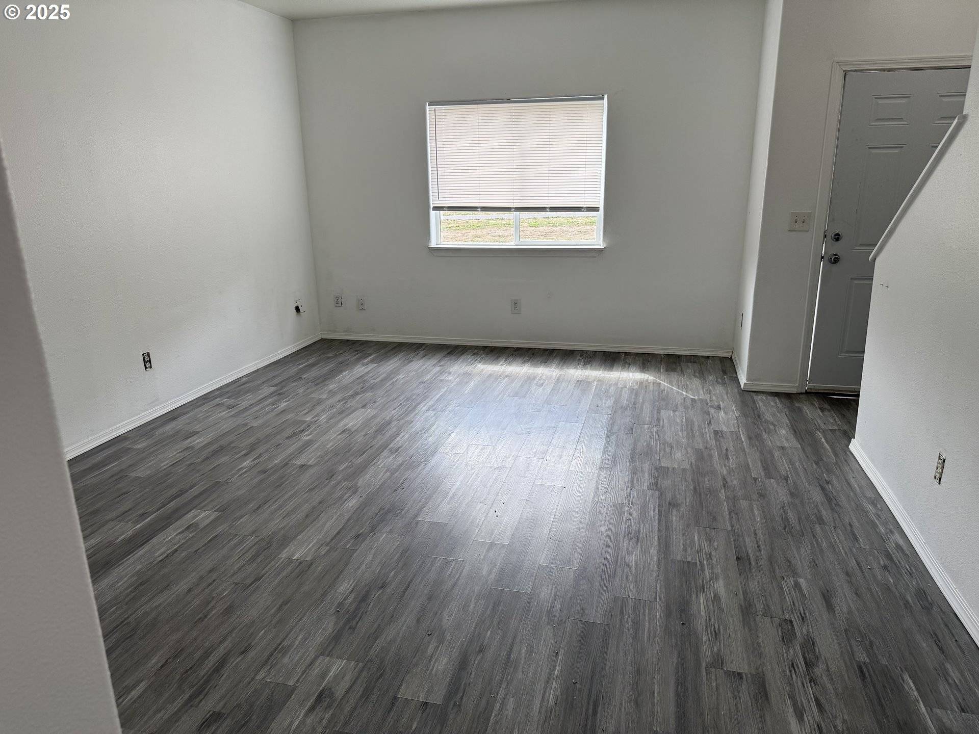 Longview, WA 98632,106 17TH AVE