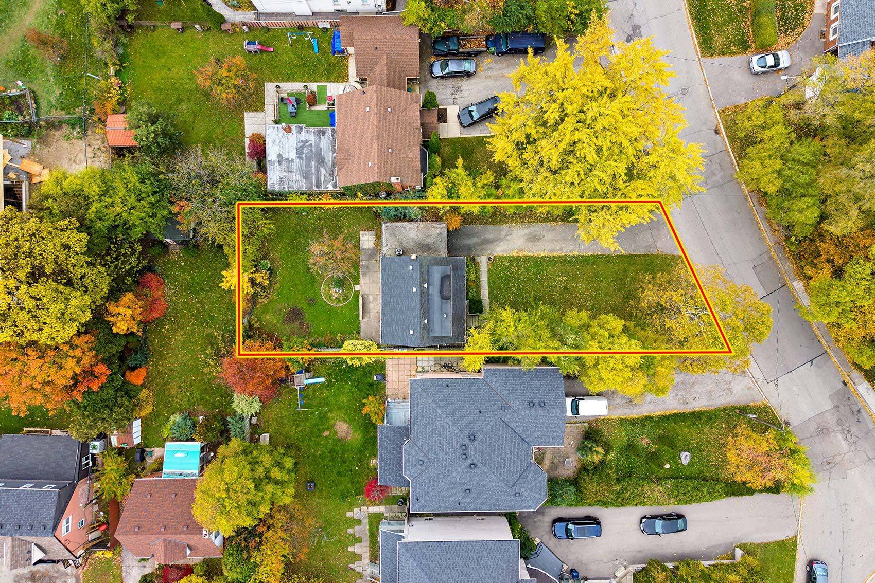 Toronto W04, ON M6M 2H1,27 King Georges DR