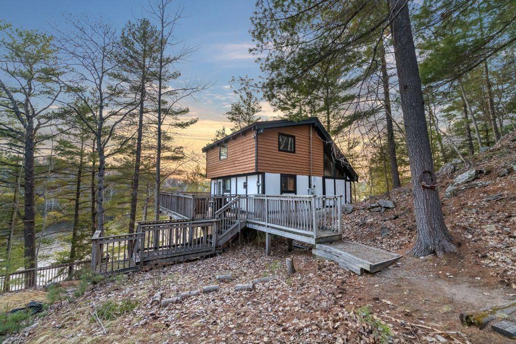 Lake Of Bays, ON P0A 1H0,1033 Bayview Point RD