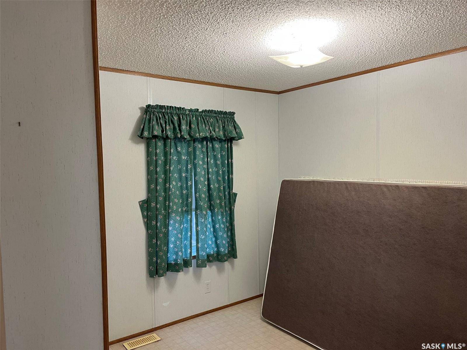 Lafleche, SK S0H 2K0,118 2 AVENUE E