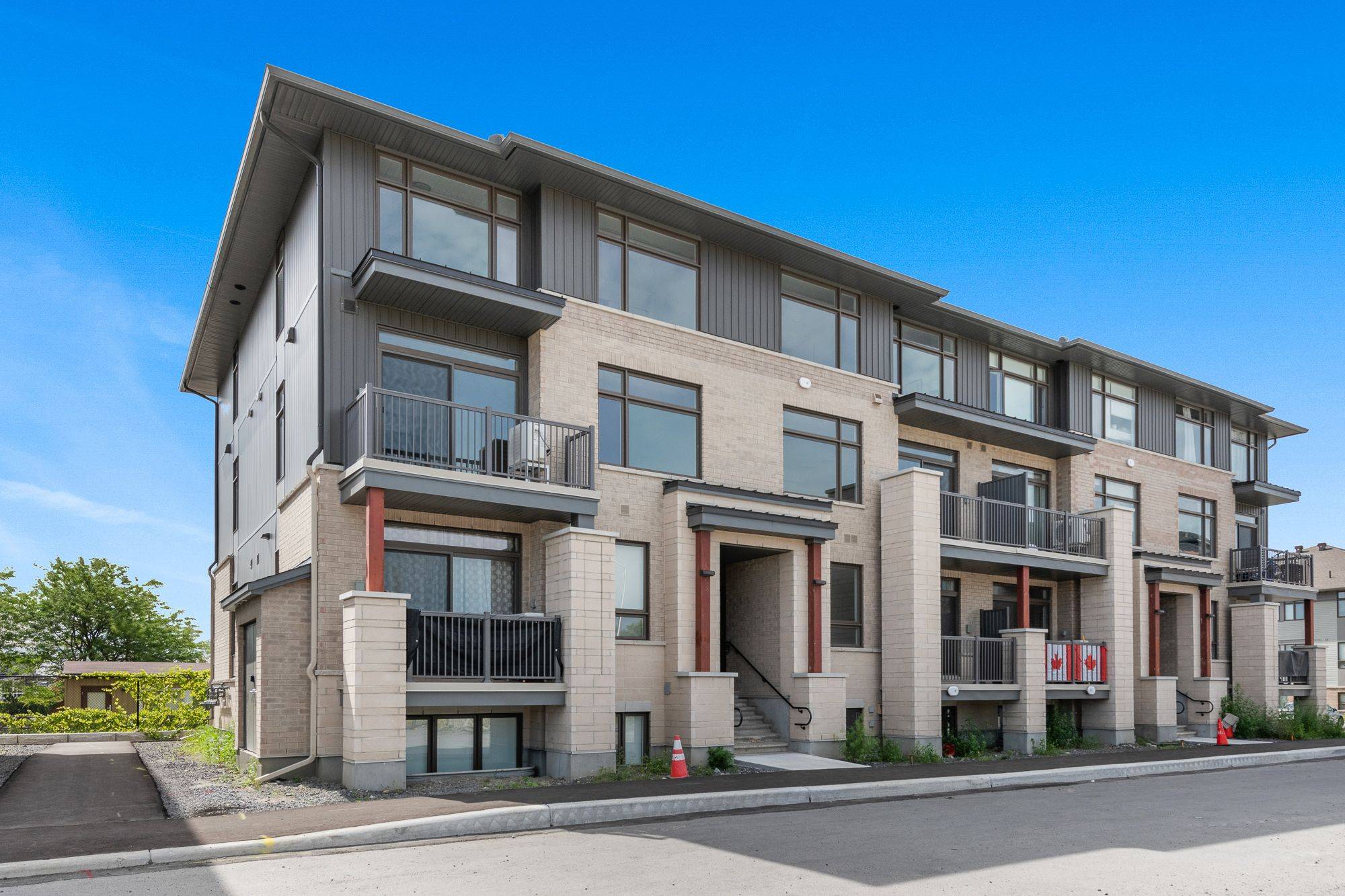 Barrhaven, ON K2J 4S3,1005 Silhouette Private