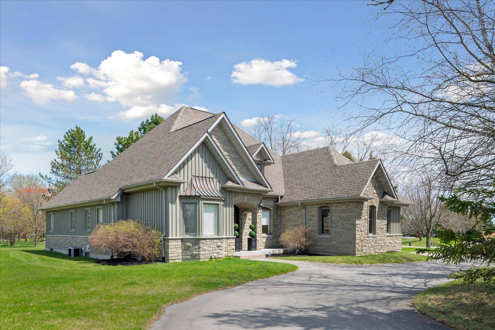 Clarington, ON L1C 4H5,2 TAUNUS CT